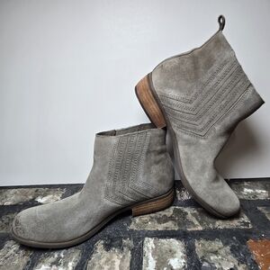 Korks Cutler Chelsea Suede Ankle Boot Size 6.5